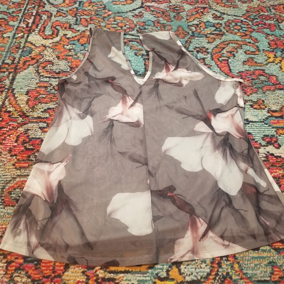 💘 Fabletics Floral Active Tank Top - Picture 3 of 3